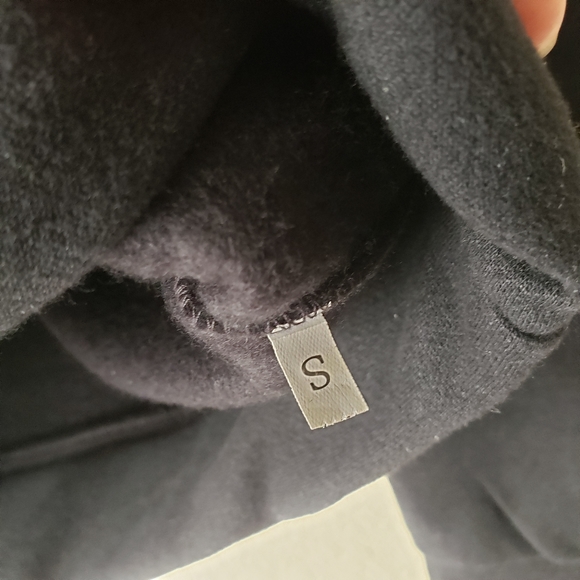 Cute Black Thick Sweater with Heart Print - Picture 4 of 5